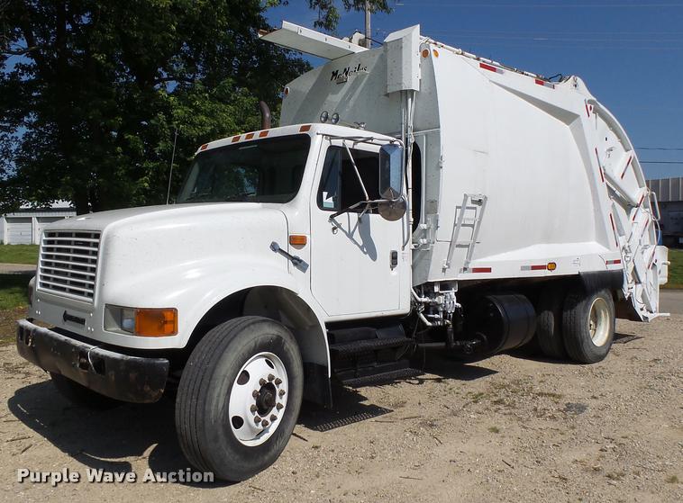 image for item DB5753 1999 International 4900 refuse truck