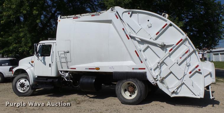 image for item DB5753 1999 International 4900 refuse truck