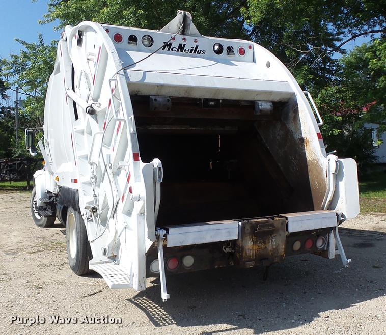 image for item DB5753 1999 International 4900 refuse truck