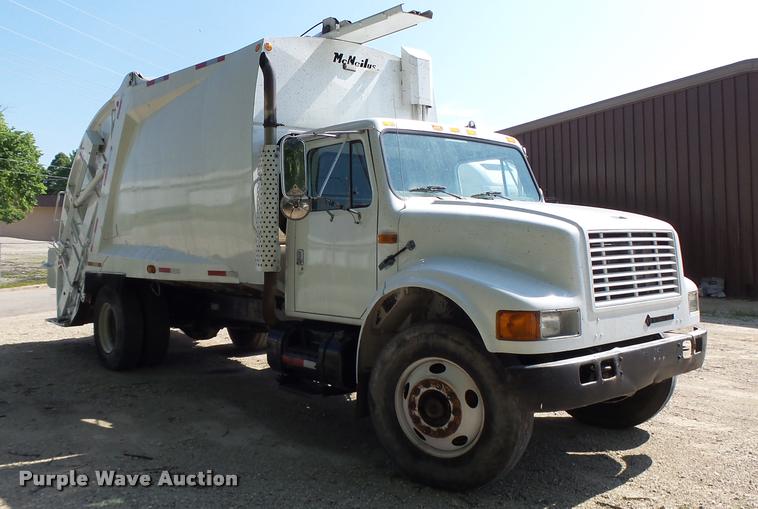 image for item DB5753 1999 International 4900 refuse truck