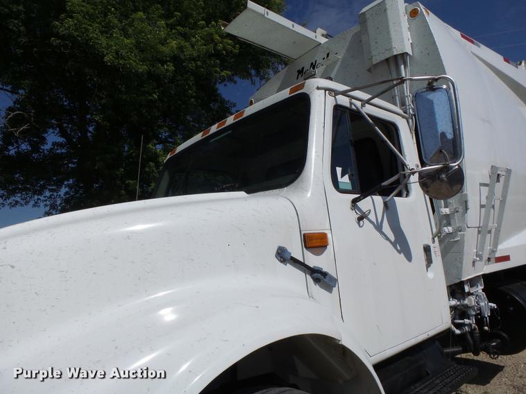 image for item DB5753 1999 International 4900 refuse truck