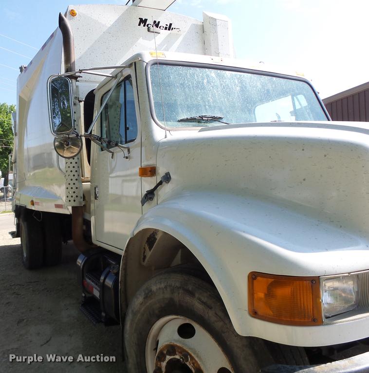 image for item DB5753 1999 International 4900 refuse truck