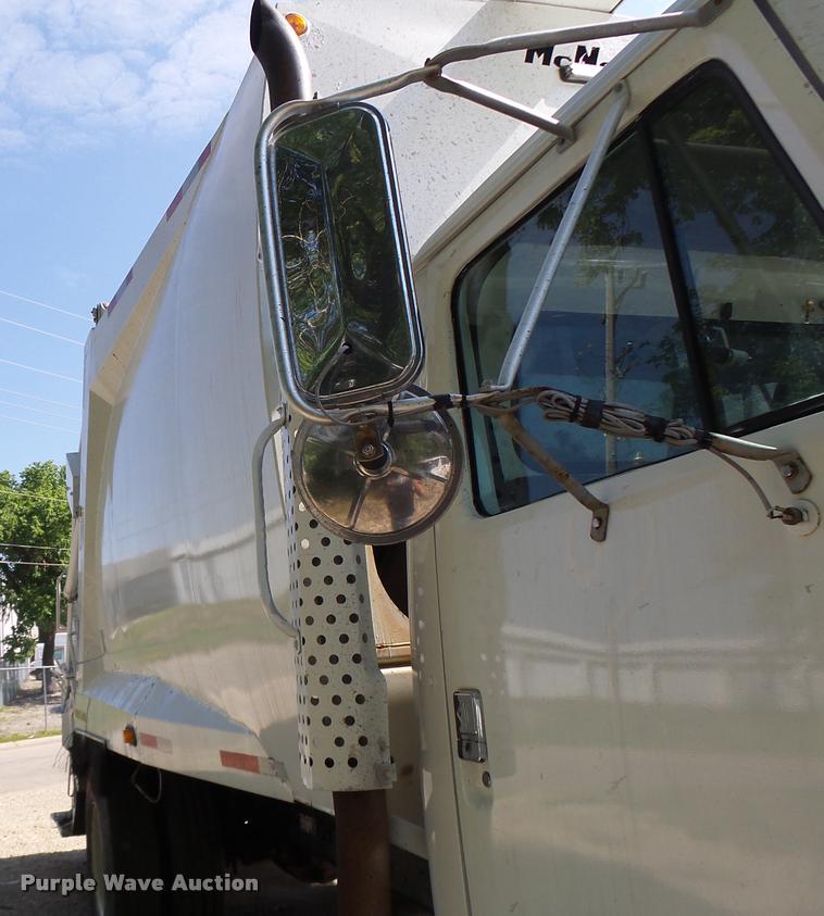 image for item DB5753 1999 International 4900 refuse truck