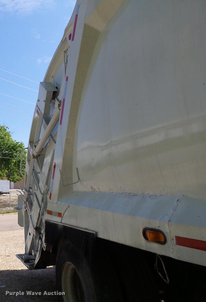 image for item DB5753 1999 International 4900 refuse truck