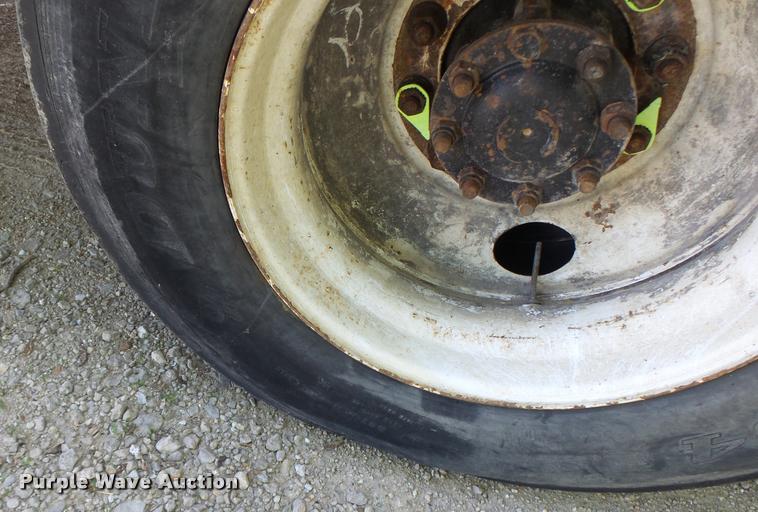 image for item DB5753 1999 International 4900 refuse truck