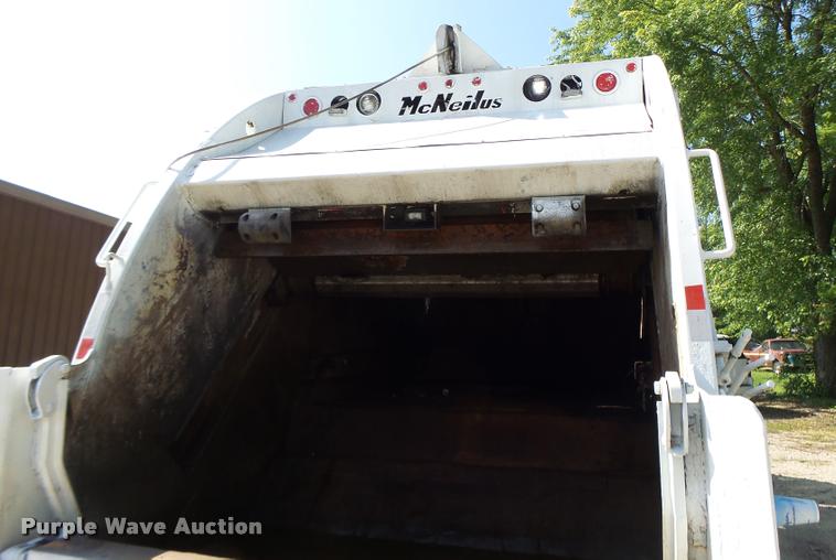 image for item DB5753 1999 International 4900 refuse truck