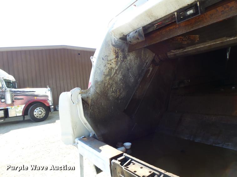 image for item DB5753 1999 International 4900 refuse truck