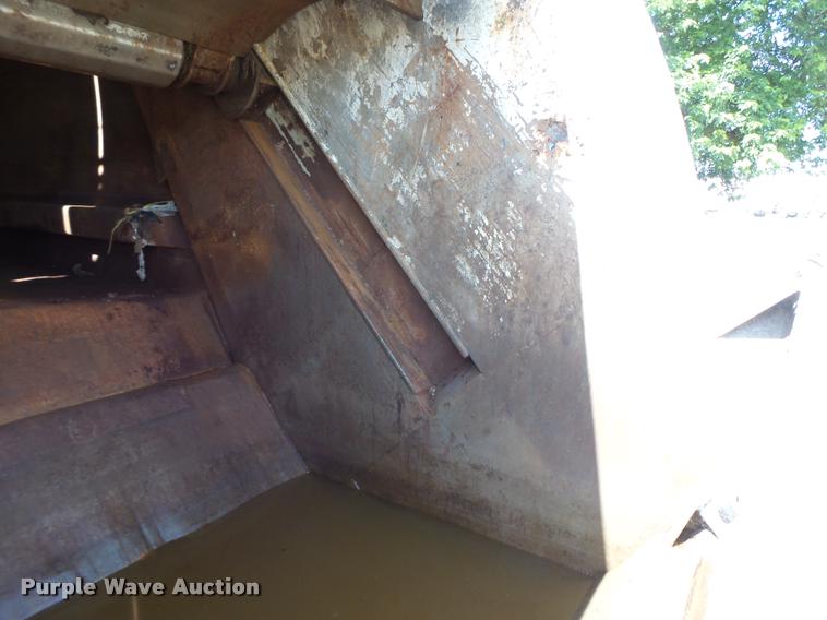 image for item DB5753 1999 International 4900 refuse truck