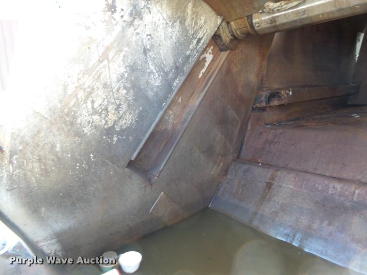 image for item DB5753 1999 International 4900 refuse truck