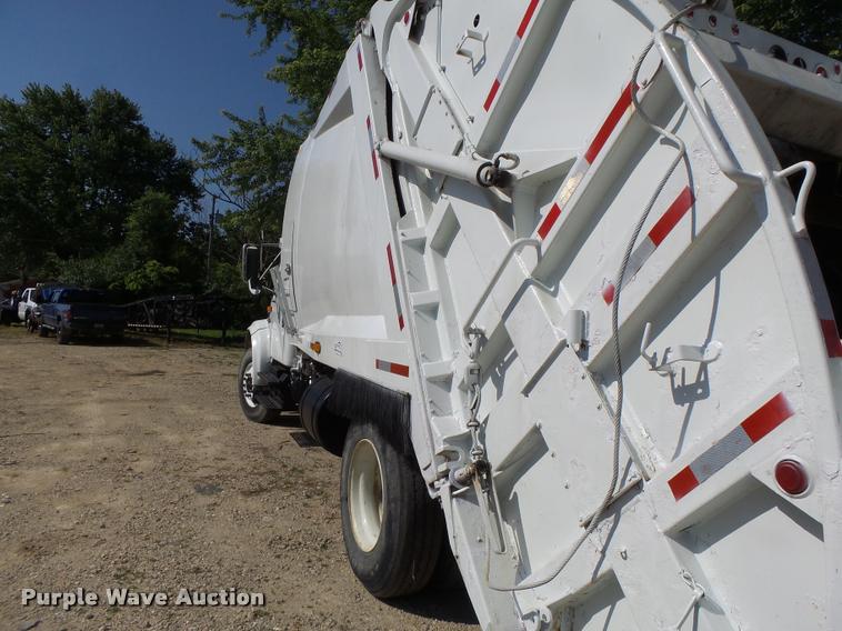 image for item DB5753 1999 International 4900 refuse truck
