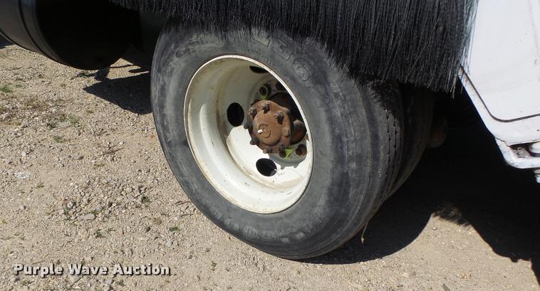 image for item DB5753 1999 International 4900 refuse truck