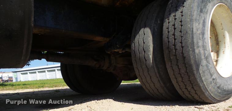 image for item DB5753 1999 International 4900 refuse truck