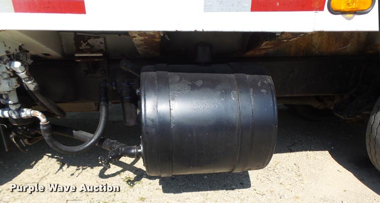 image for item DB5753 1999 International 4900 refuse truck