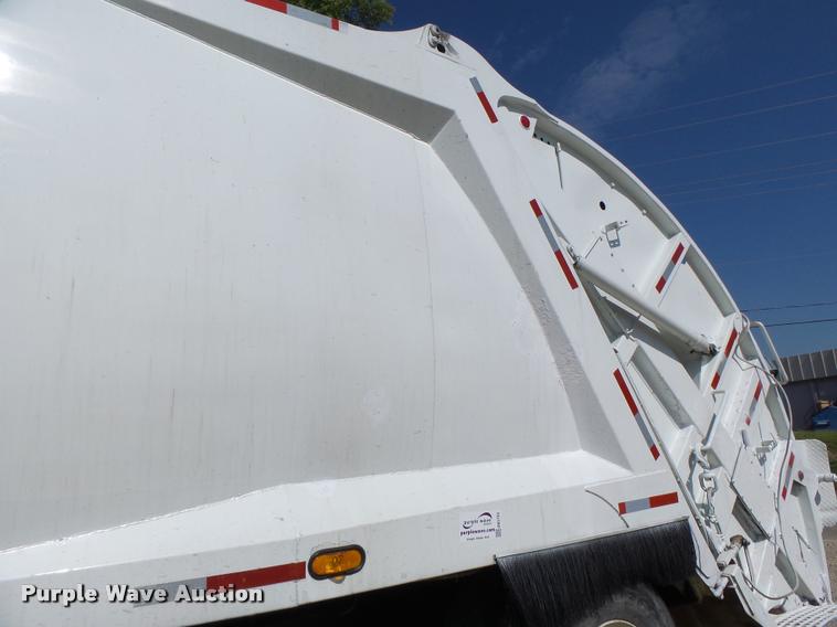 image for item DB5753 1999 International 4900 refuse truck