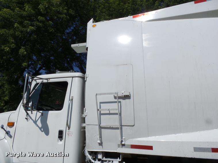 image for item DB5753 1999 International 4900 refuse truck