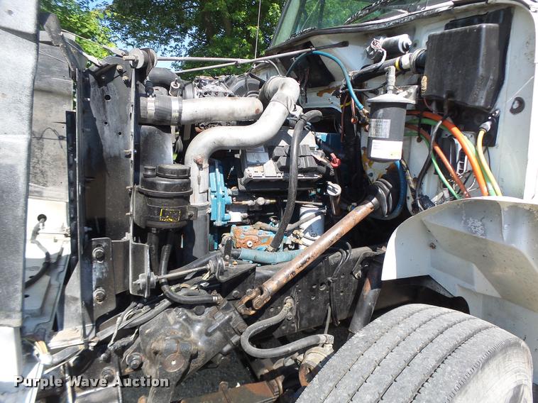 image for item DB5753 1999 International 4900 refuse truck