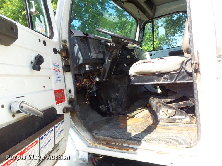 image for item DB5753 1999 International 4900 refuse truck