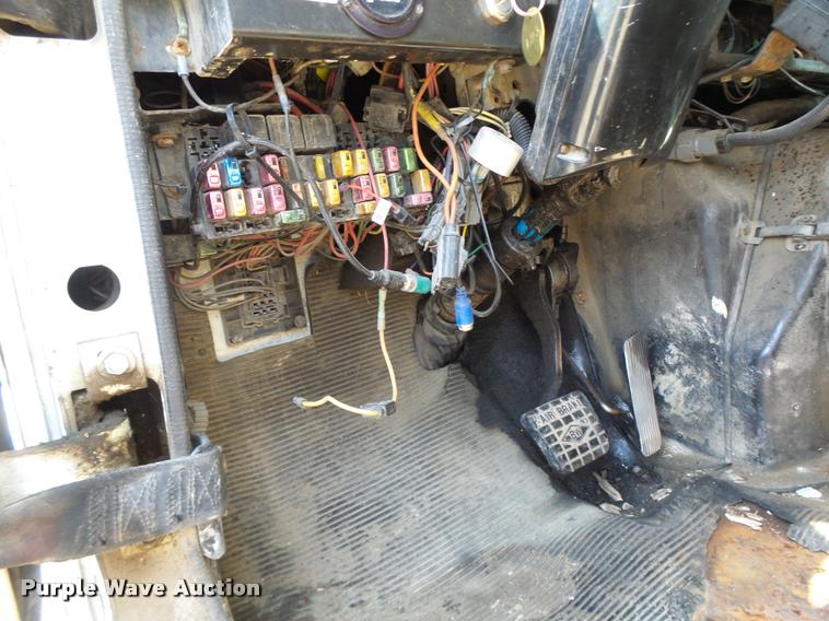 image for item DB5753 1999 International 4900 refuse truck