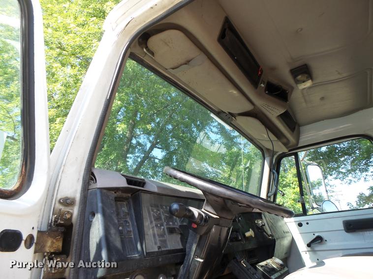 image for item DB5753 1999 International 4900 refuse truck