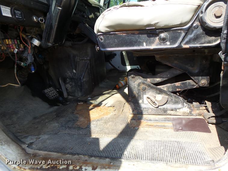 image for item DB5753 1999 International 4900 refuse truck