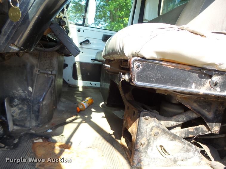 image for item DB5753 1999 International 4900 refuse truck