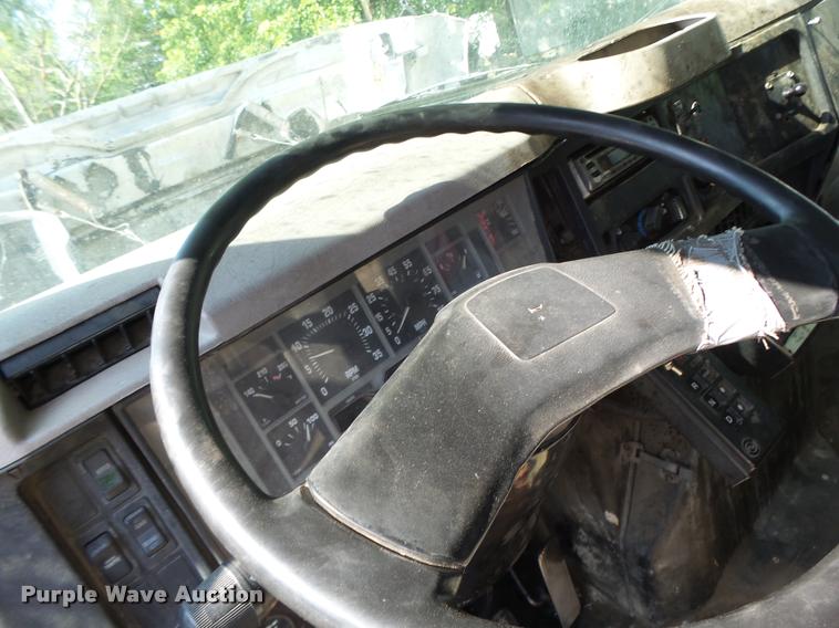 image for item DB5753 1999 International 4900 refuse truck