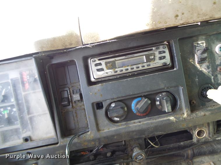 image for item DB5753 1999 International 4900 refuse truck