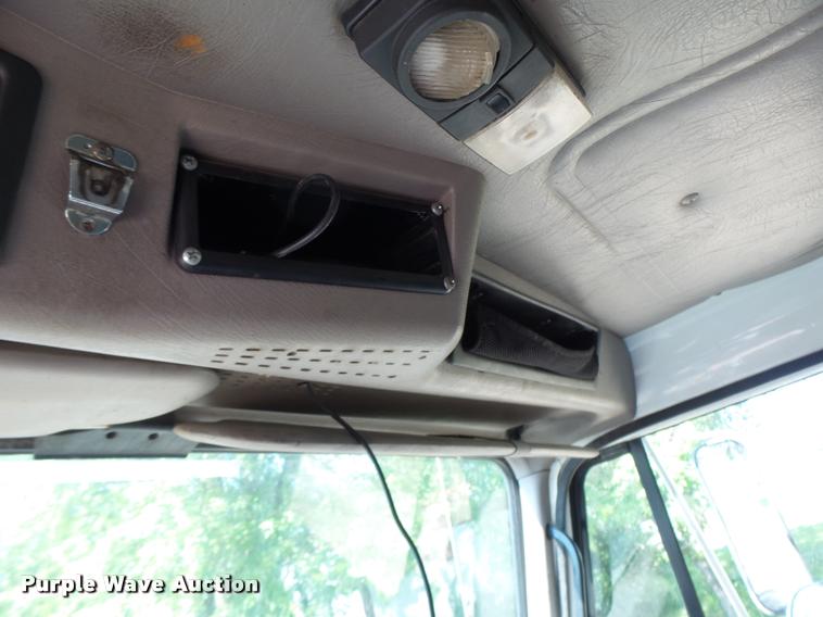 image for item DB5753 1999 International 4900 refuse truck