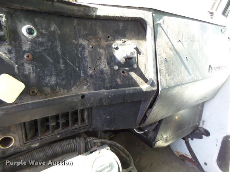 image for item DB5753 1999 International 4900 refuse truck