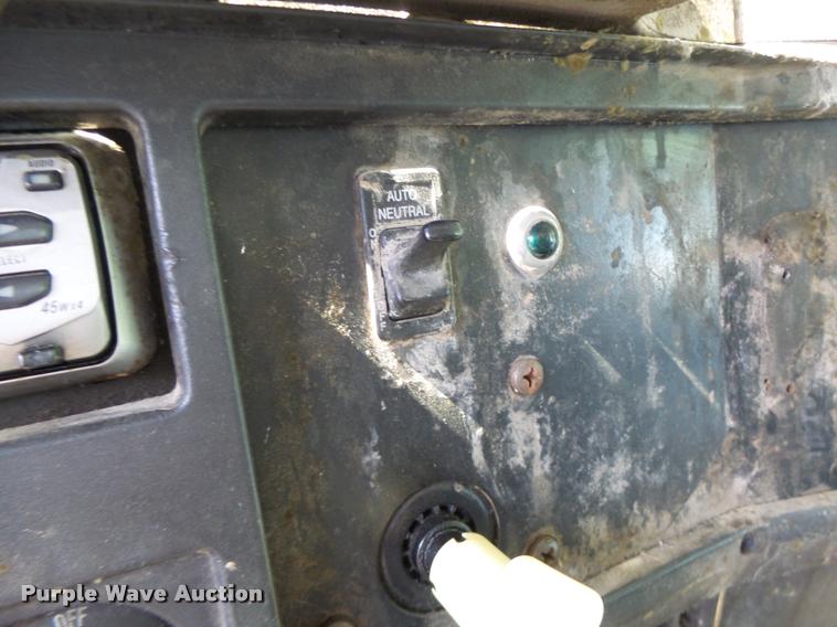 image for item DB5753 1999 International 4900 refuse truck