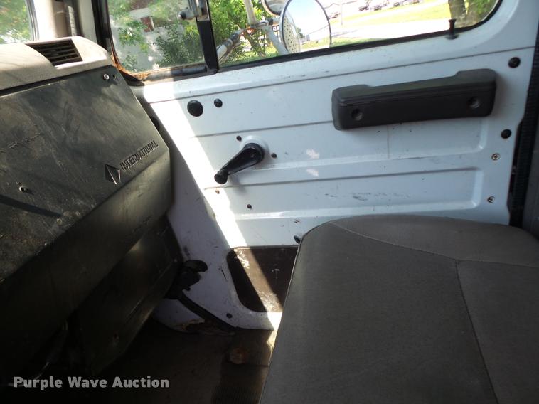 image for item DB5753 1999 International 4900 refuse truck