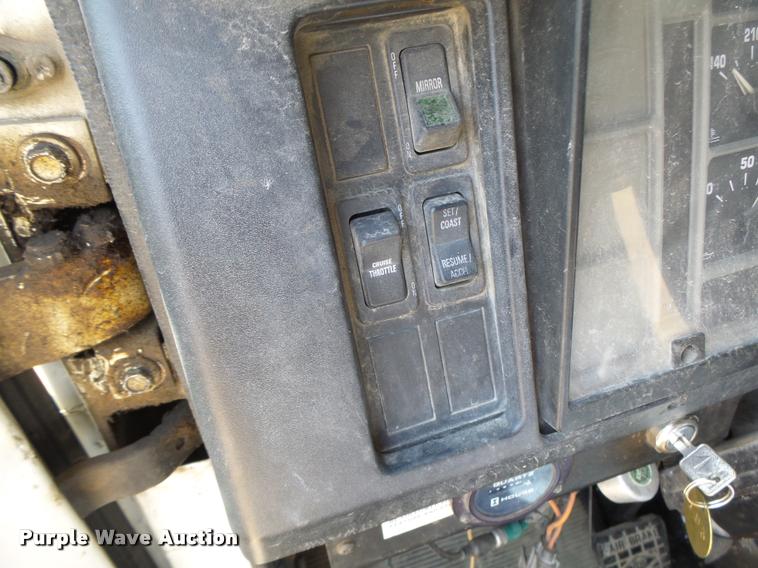 image for item DB5753 1999 International 4900 refuse truck