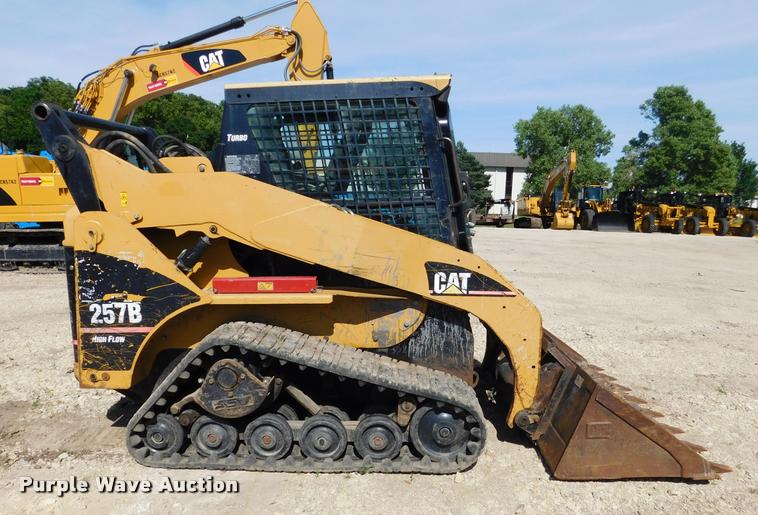 image for item DB9478 2004 Caterpillar 257B skid steer