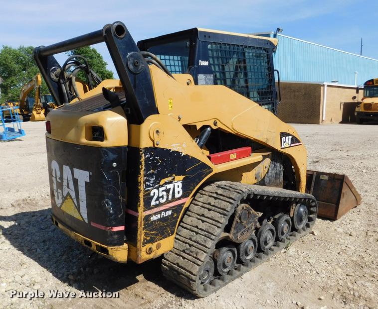 image for item DB9478 2004 Caterpillar 257B skid steer