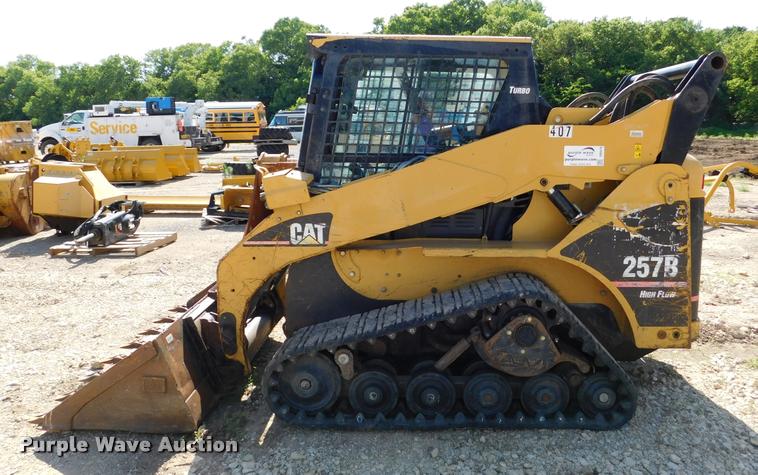 image for item DB9478 2004 Caterpillar 257B skid steer