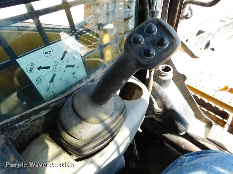 image for item DB9478 2004 Caterpillar 257B skid steer