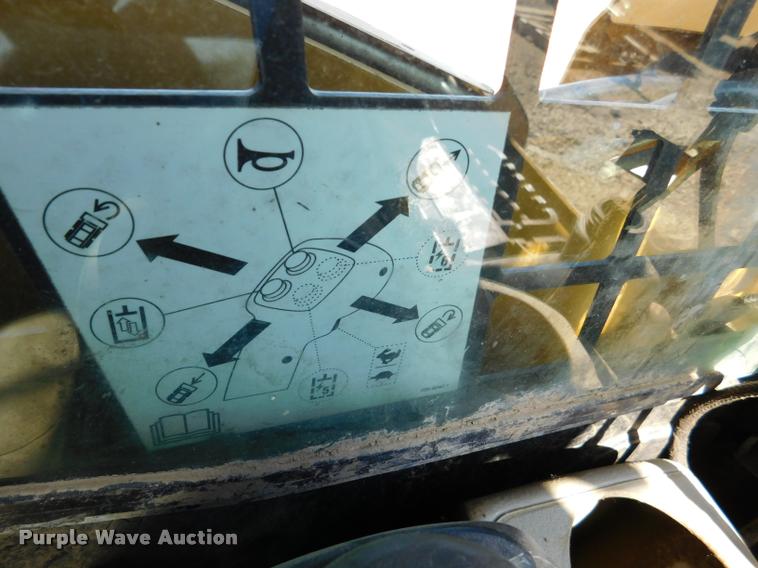 image for item DB9478 2004 Caterpillar 257B skid steer