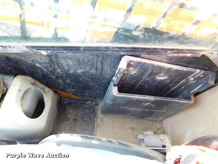 image for item DB9478 2004 Caterpillar 257B skid steer