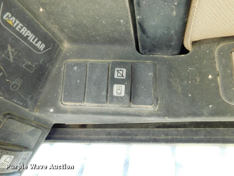 image for item DB9478 2004 Caterpillar 257B skid steer