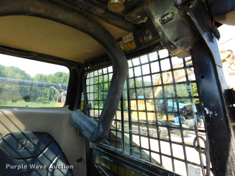 image for item DB9478 2004 Caterpillar 257B skid steer