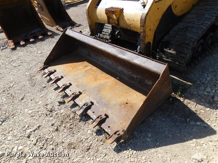 image for item DB9478 2004 Caterpillar 257B skid steer