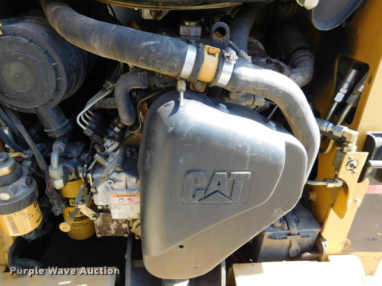 image for item DB9478 2004 Caterpillar 257B skid steer