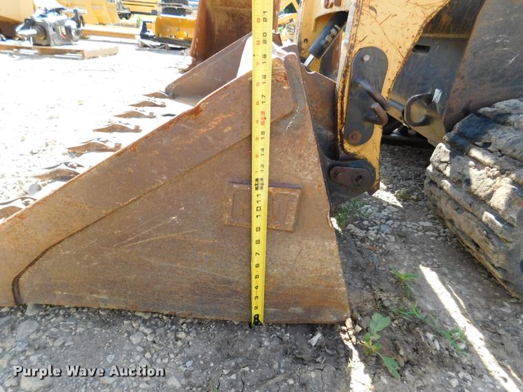 image for item DB9478 2004 Caterpillar 257B skid steer
