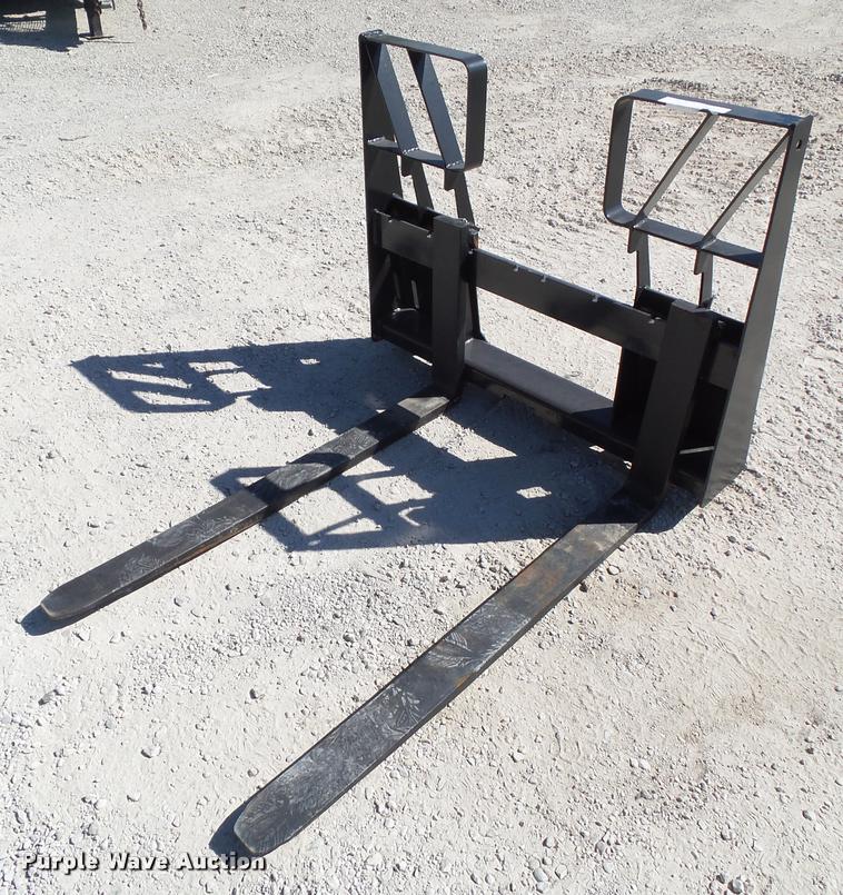 image for item DH9324 2017 skid steer pallet forks