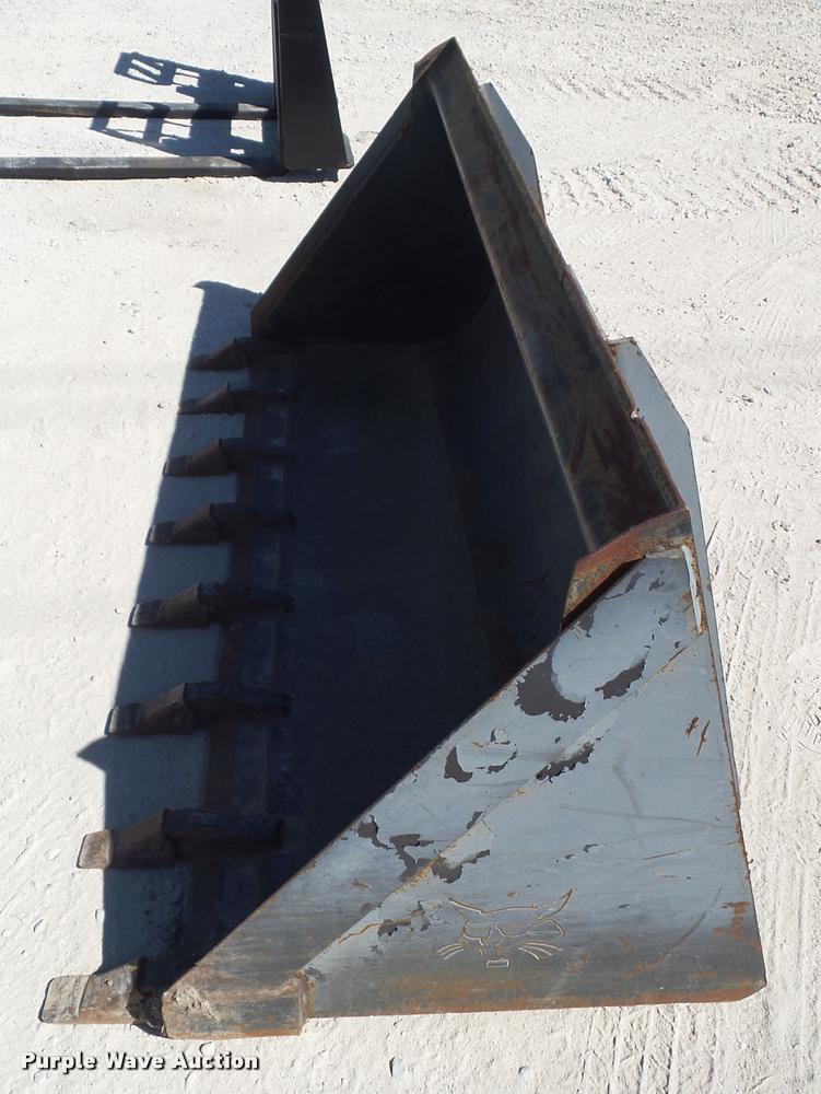 image for item DH9325 Bobcat skid steer bucket