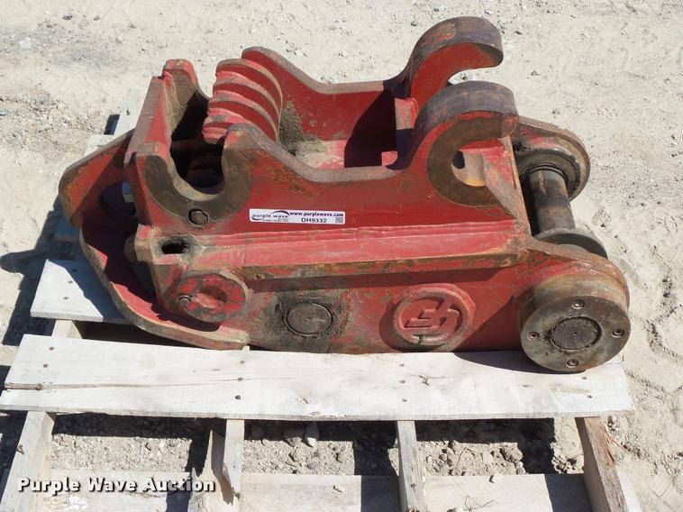 image for item DH9332 CF excavator quick coupler