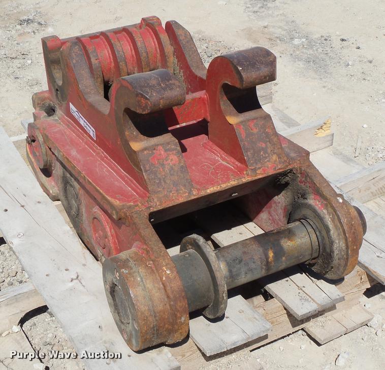 image for item DH9332 CF excavator quick coupler