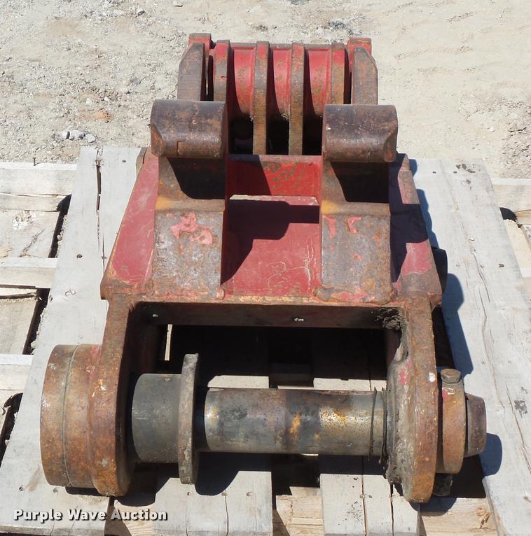 image for item DH9332 CF excavator quick coupler