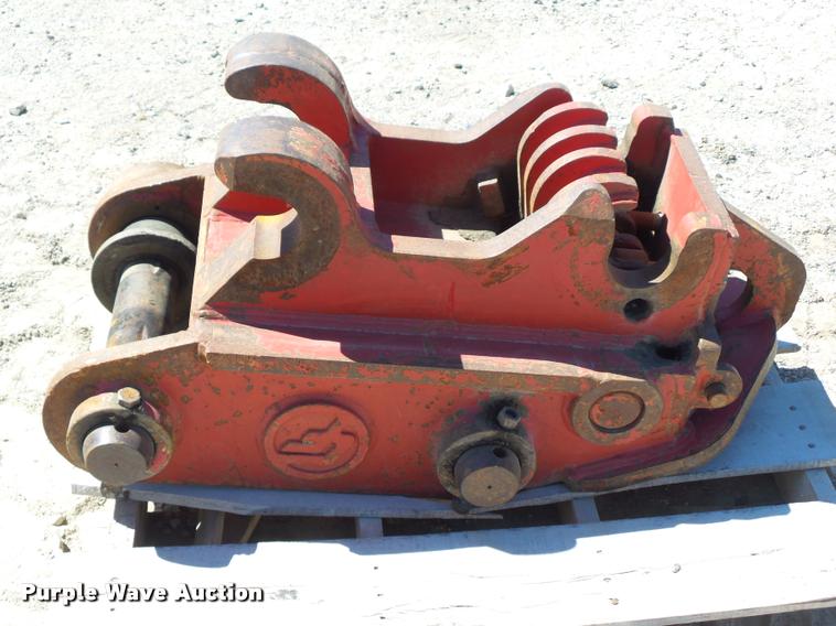 image for item DH9332 CF excavator quick coupler
