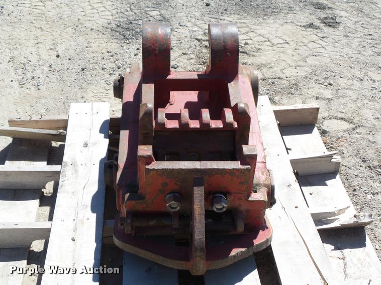 image for item DH9332 CF excavator quick coupler